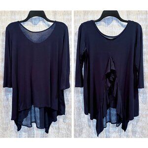 Pebble and Stone Navy Blue Ruffled Back ¾ Sleeve High-Low Top Small